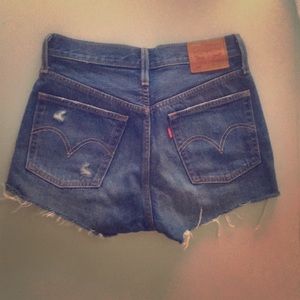Levi’s 501 medium wash short shorts